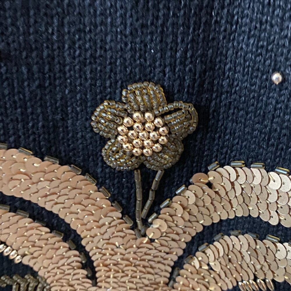sweater - Picture 2 of 4